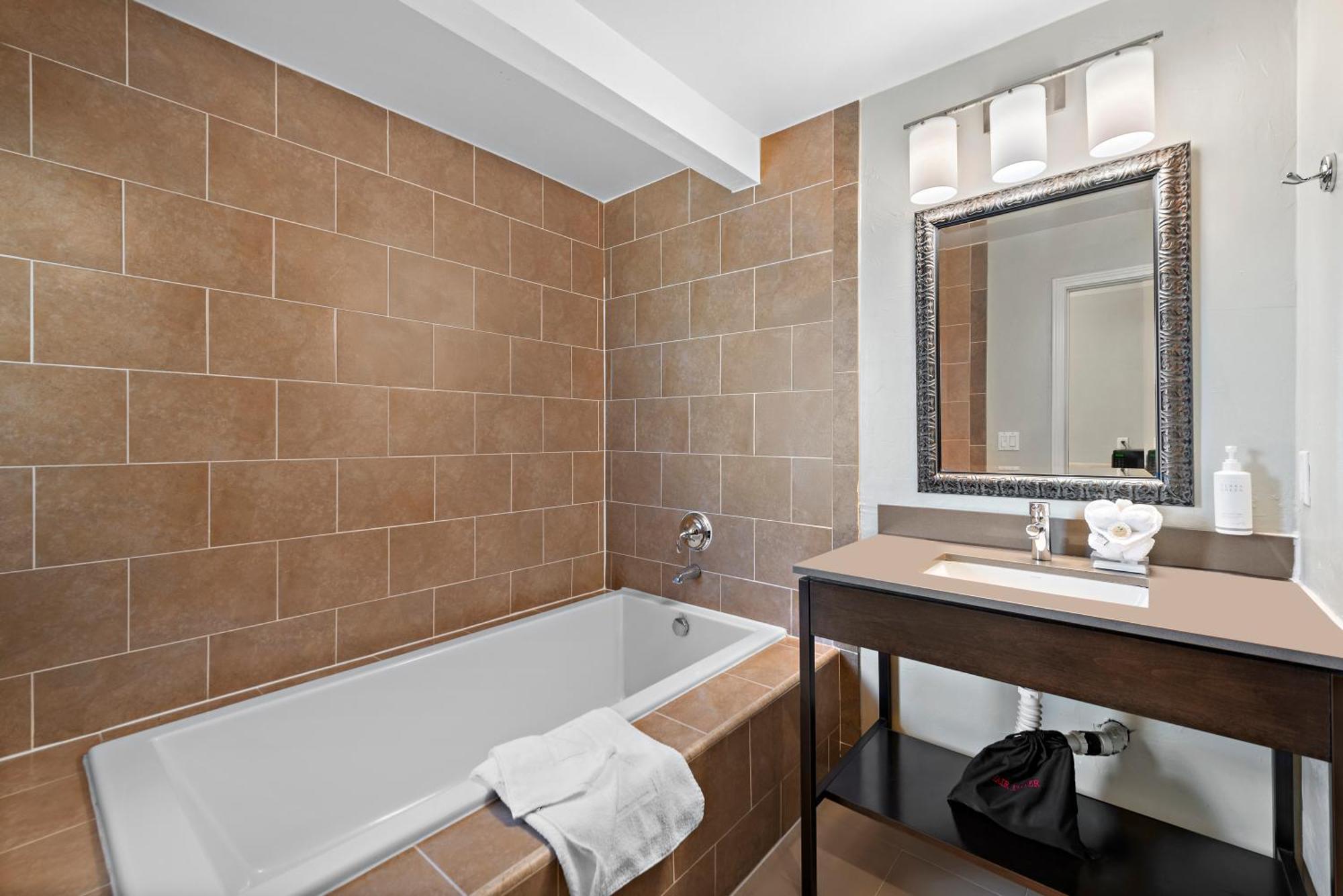 Junior Suite,1589293163:JPEG